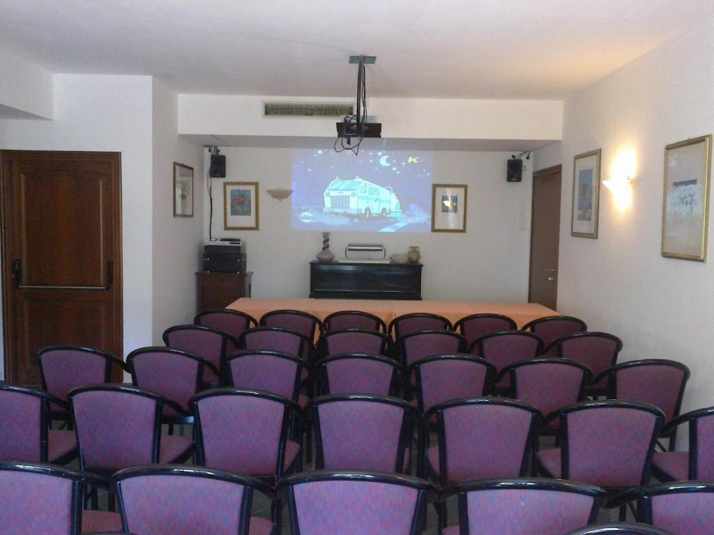 Country Hotel Le Rocce Magione Exterior photo