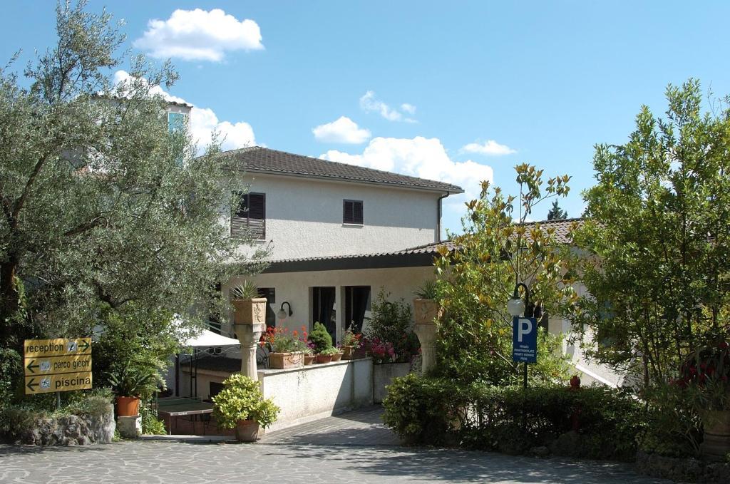 Country Hotel Le Rocce Magione Exterior photo