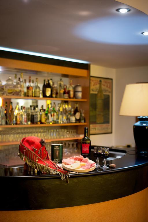Country Hotel Le Rocce Magione Exterior photo