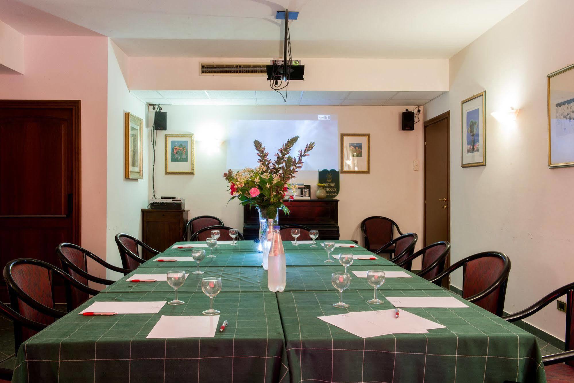 Country Hotel Le Rocce Magione Exterior photo