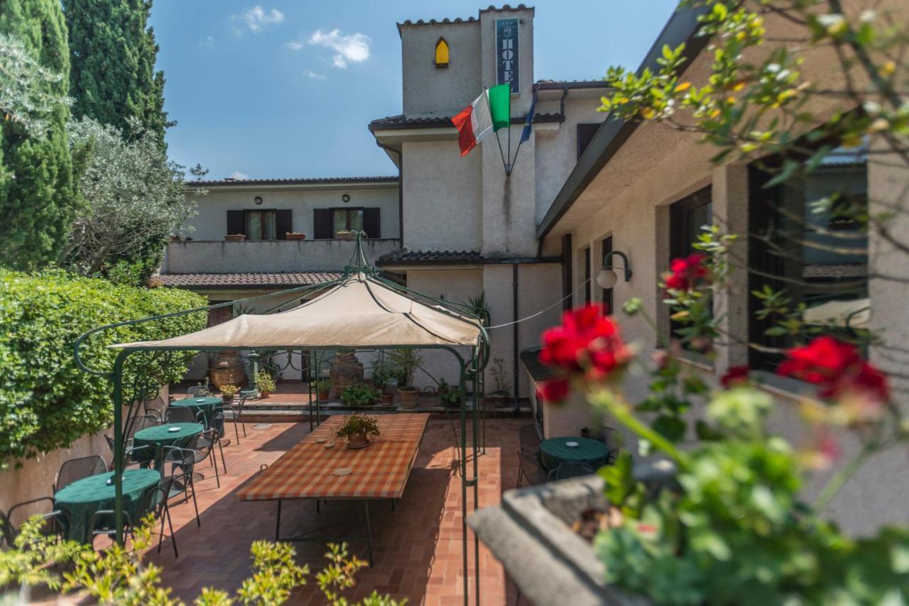 Country Hotel Le Rocce Magione Exterior photo