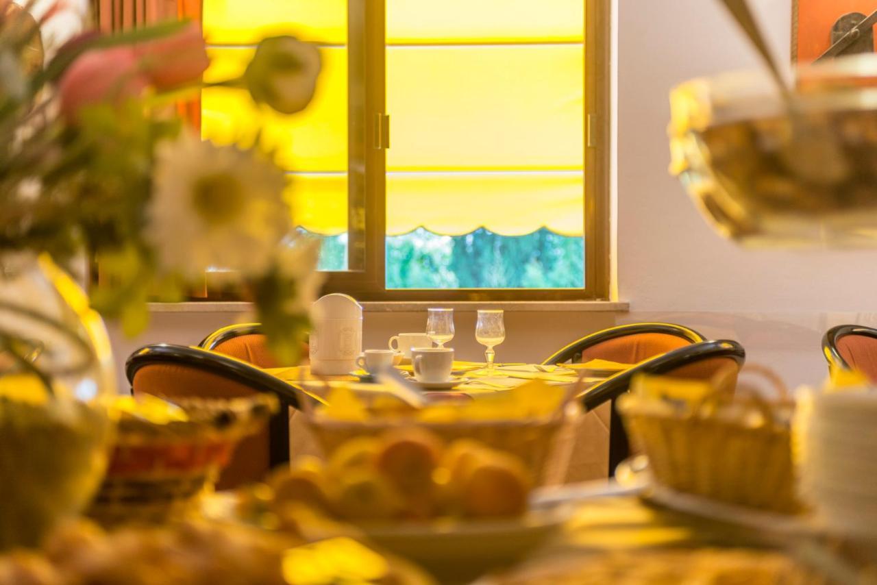 Country Hotel Le Rocce Magione Exterior photo