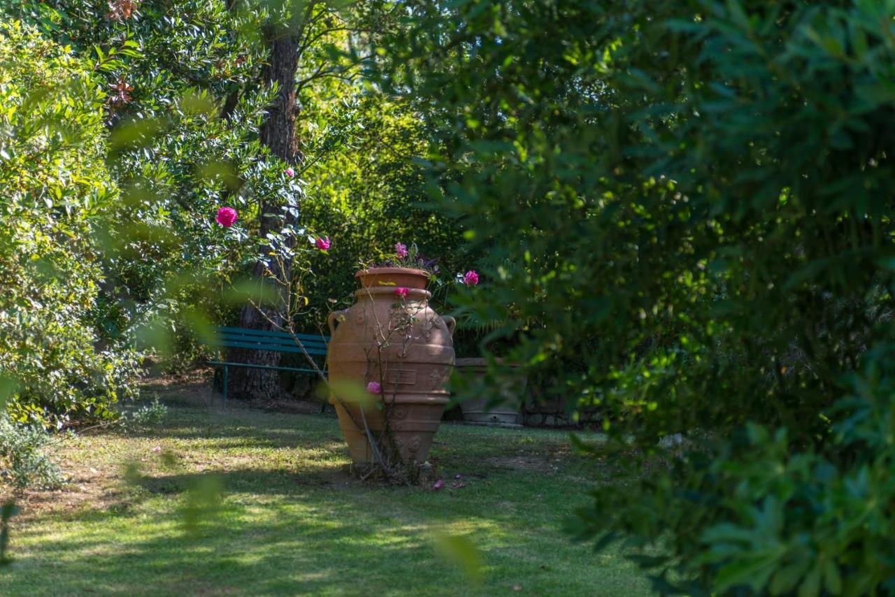 Country Hotel Le Rocce Magione Exterior photo