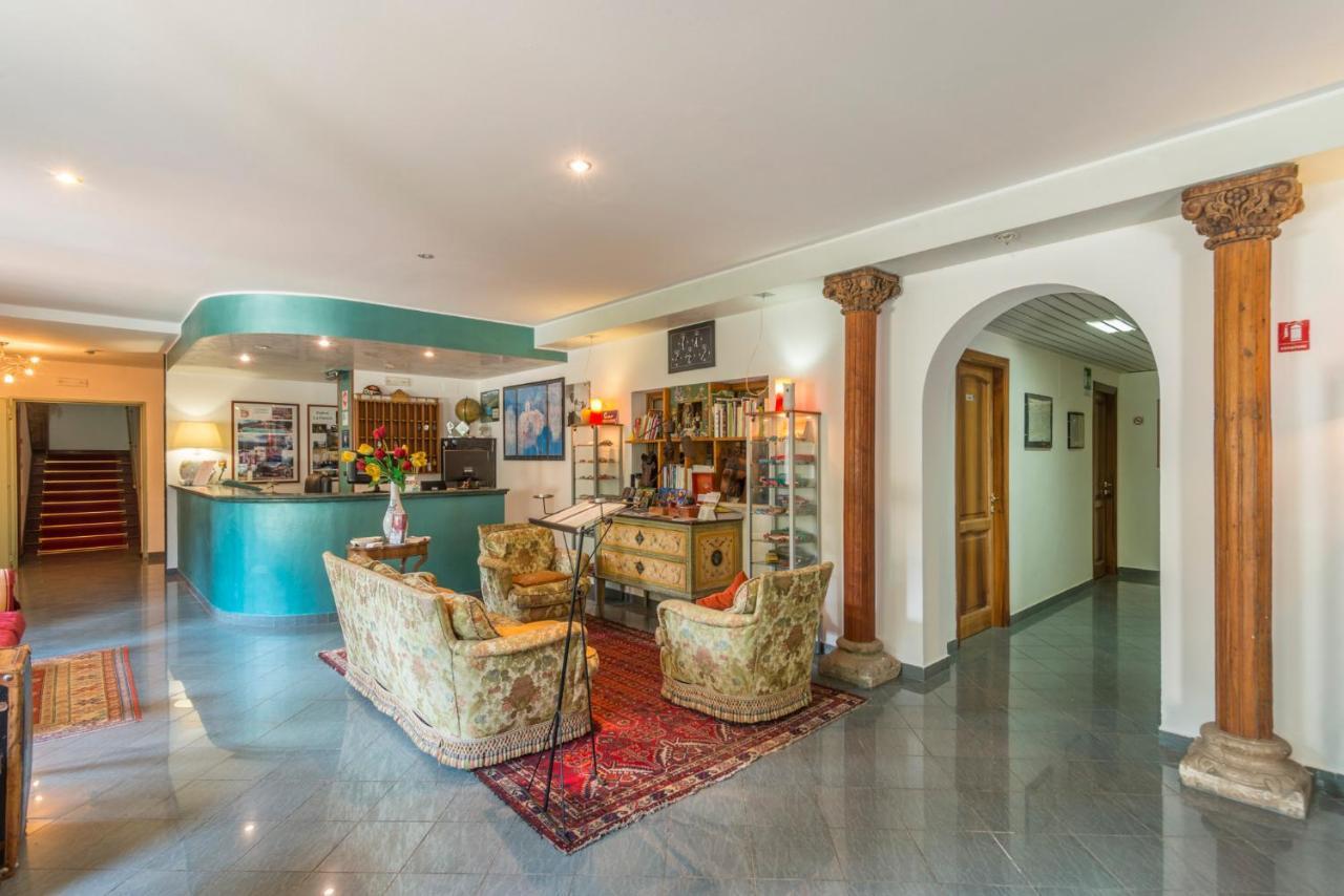 Country Hotel Le Rocce Magione Exterior photo