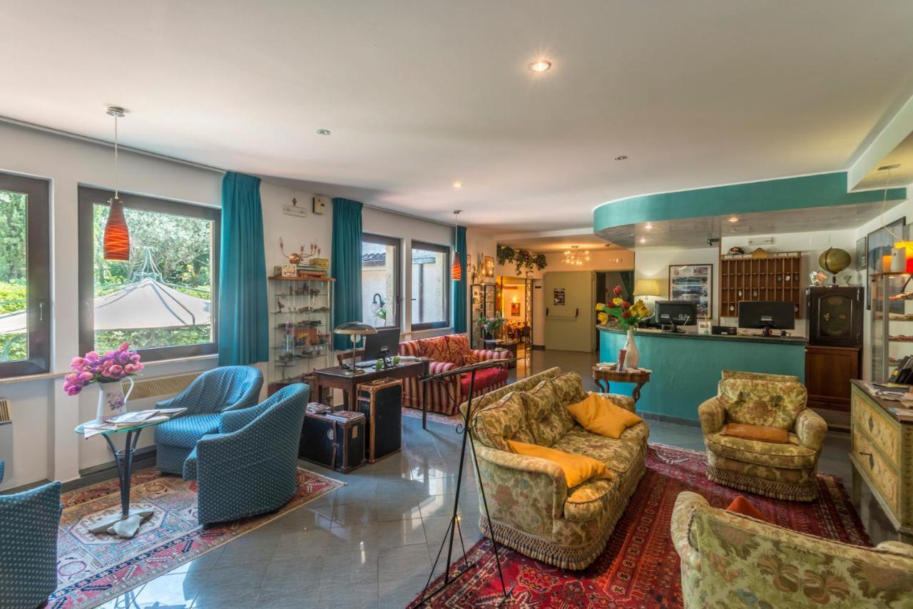 Country Hotel Le Rocce Magione Exterior photo