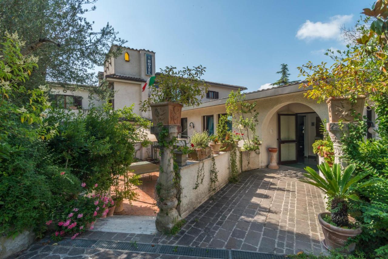 Country Hotel Le Rocce Magione Exterior photo